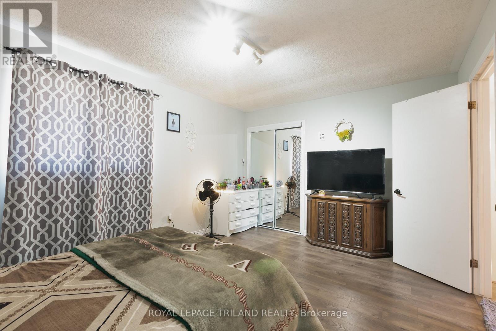 26 Redwood Lane, London East, Ontario  N5V 4C4 - Photo 11 - X12402163