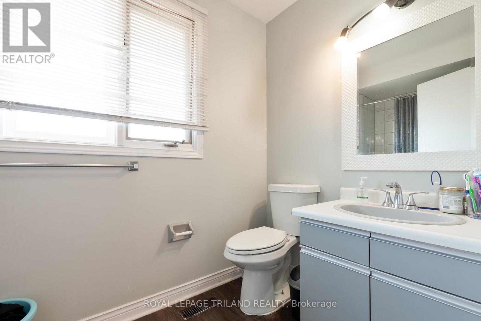 26 Redwood Lane, London East, Ontario  N5V 4C4 - Photo 12 - X12402163