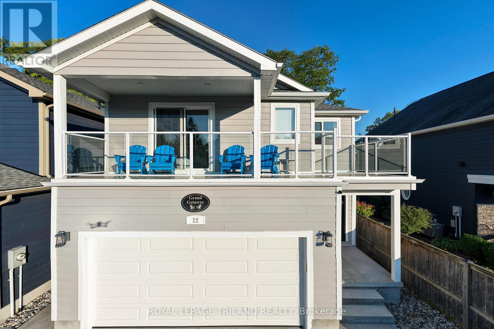22 Wondergrove Court, Lambton Shores, Ontario  N0M 1T0 - Photo 1 - X12402168