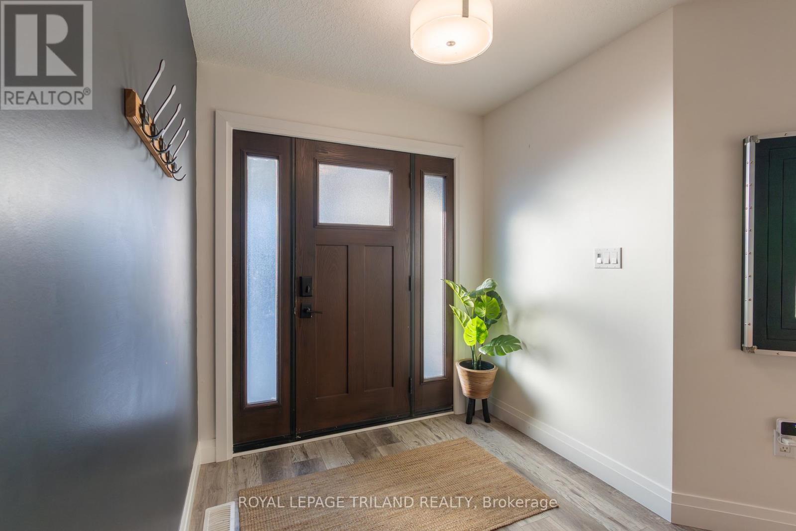 22 Wondergrove Court, Lambton Shores, Ontario  N0M 1T0 - Photo 10 - X12402168