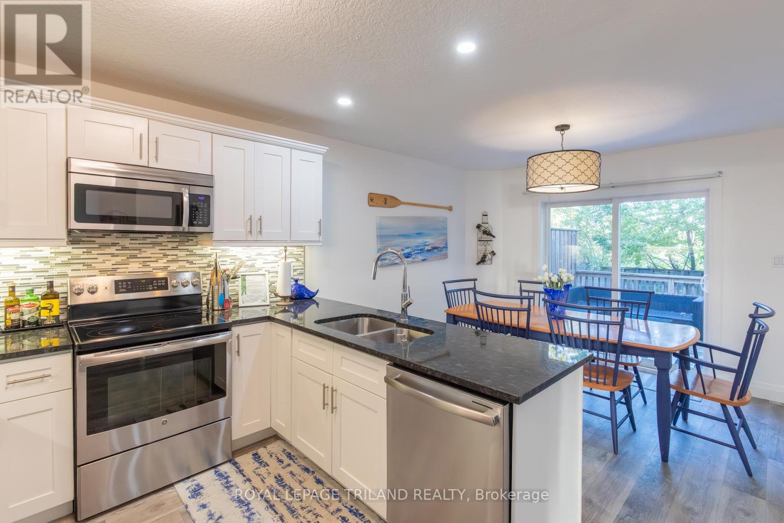 22 Wondergrove Court, Lambton Shores, Ontario  N0M 1T0 - Photo 21 - X12402168