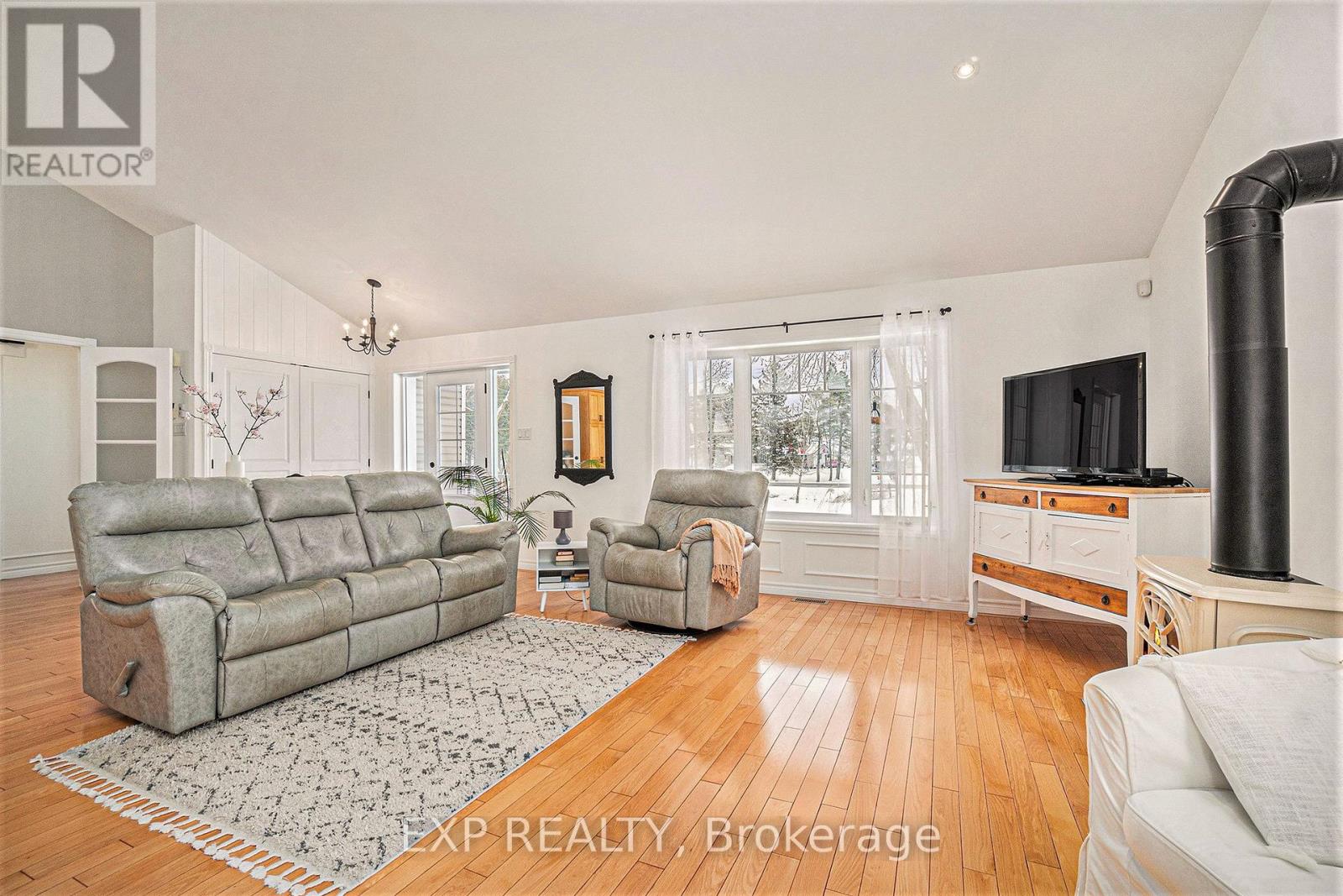 1508 St Andre Road, Russell, Ontario  K0A 1W0 - Photo 11 - X12402195