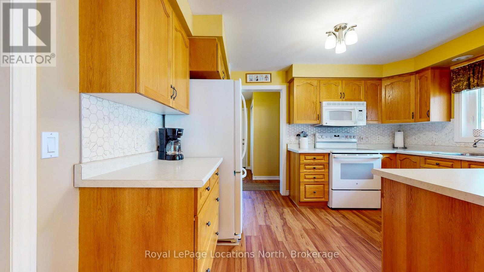 20 Illinois Crescent, Wasaga Beach, Ontario  L9Z 3A8 - Photo 11 - S12402201