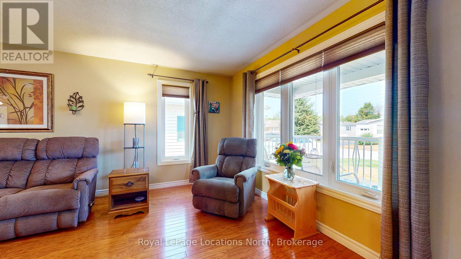 20 Illinois Crescent, Wasaga Beach, Ontario  L9Z 3A8 - Photo 3 - S12402201