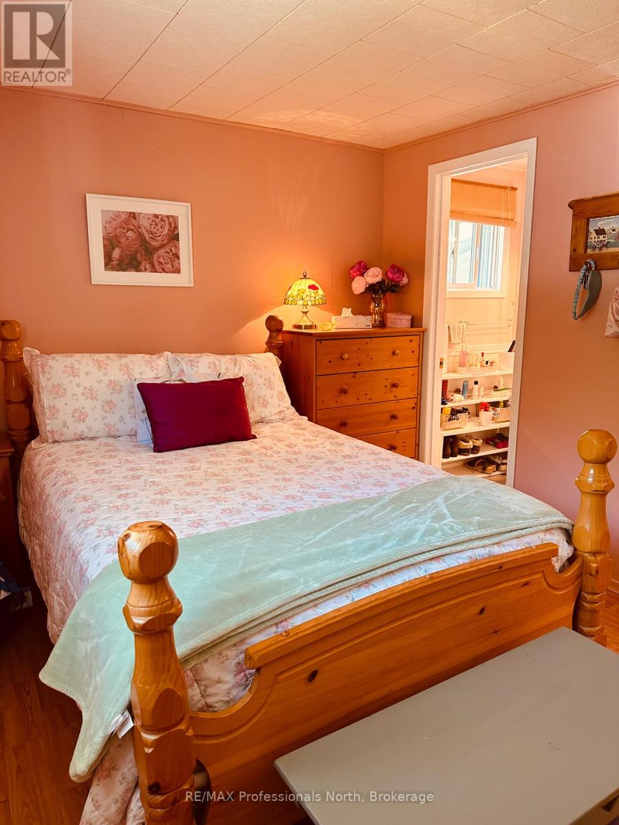 1671 Hwy 60 Highway, Huntsville, Ontario  P1H 1A2 - Photo 33 - X12400081