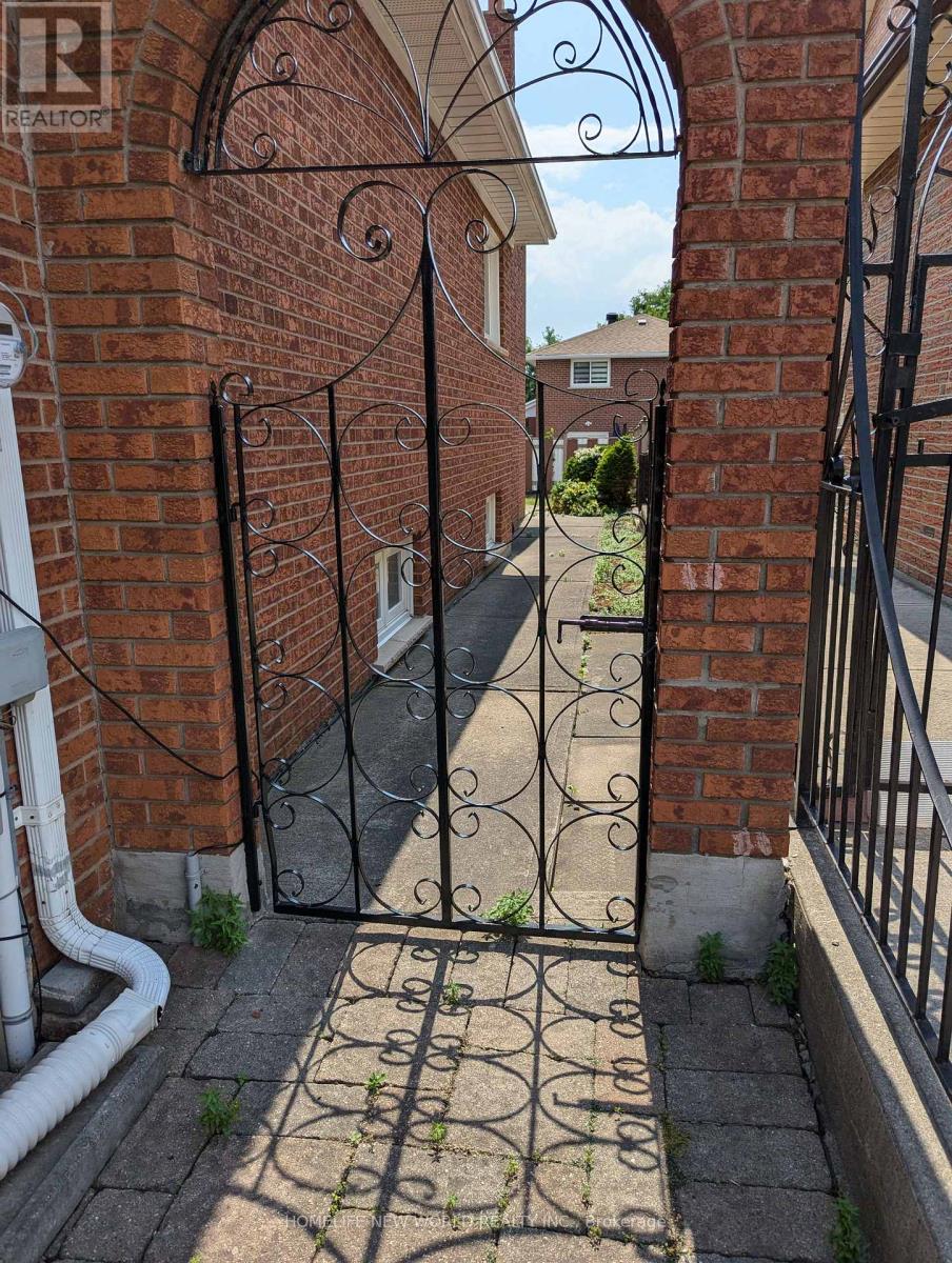 65 Lambeth Square, Toronto, Ontario  M1W 3B3 - Photo 32 - E12401106