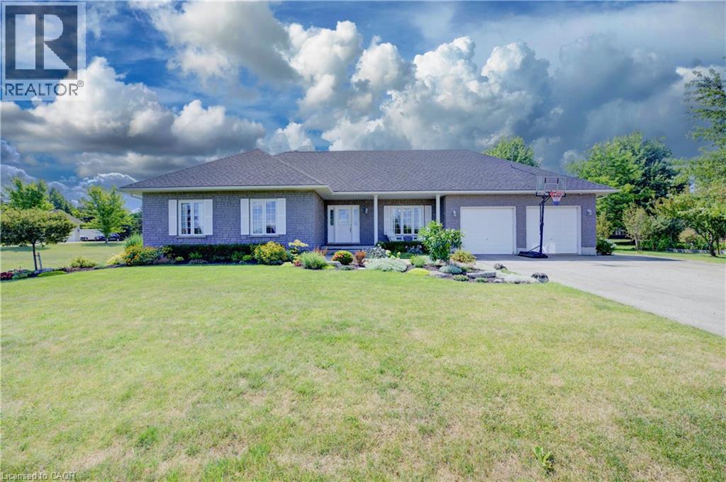 17 MINTO PINES Road, Minto, Ontario