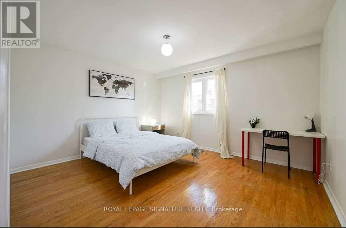 570 Louis Drive, Mississauga, Ontario  L5B 2N2 - Photo 1 - W12402181