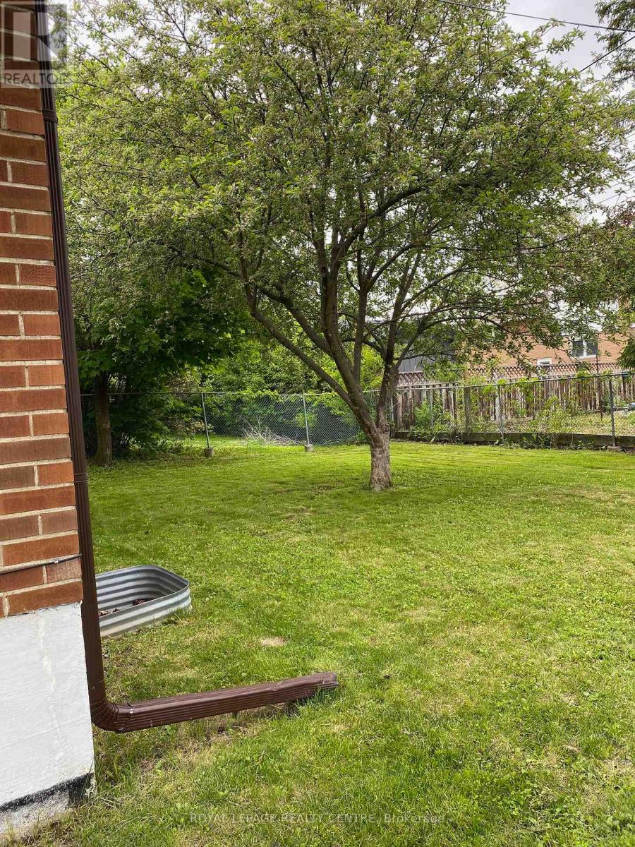 35 Aintree Crescent, Brampton, Ontario  L6T 2T2 - Photo 36 - W12373347