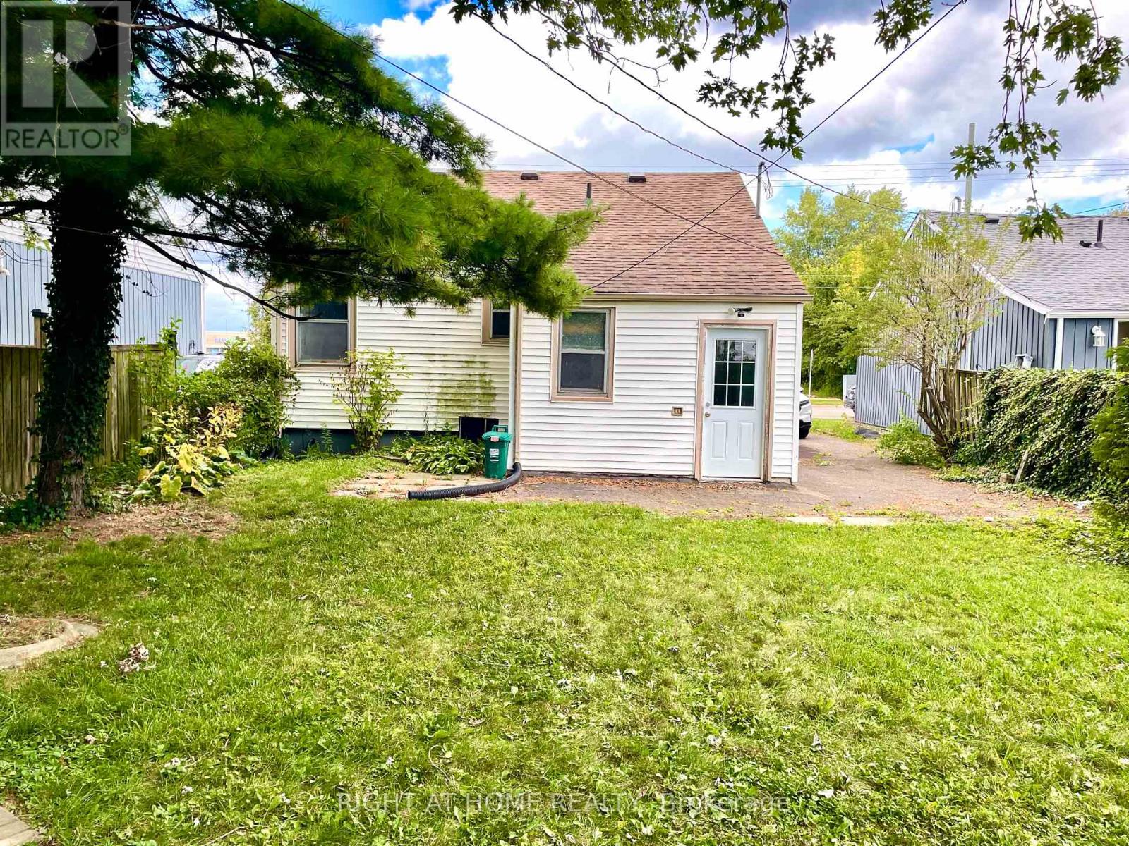 389 Lincoln Street, Welland (Lincoln/crowland), Ontario  L3B 4N6 - Photo 14 - X12402187