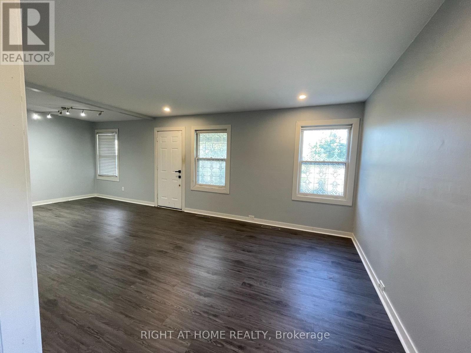 389 Lincoln Street, Welland (Lincoln/crowland), Ontario  L3B 4N6 - Photo 2 - X12402187