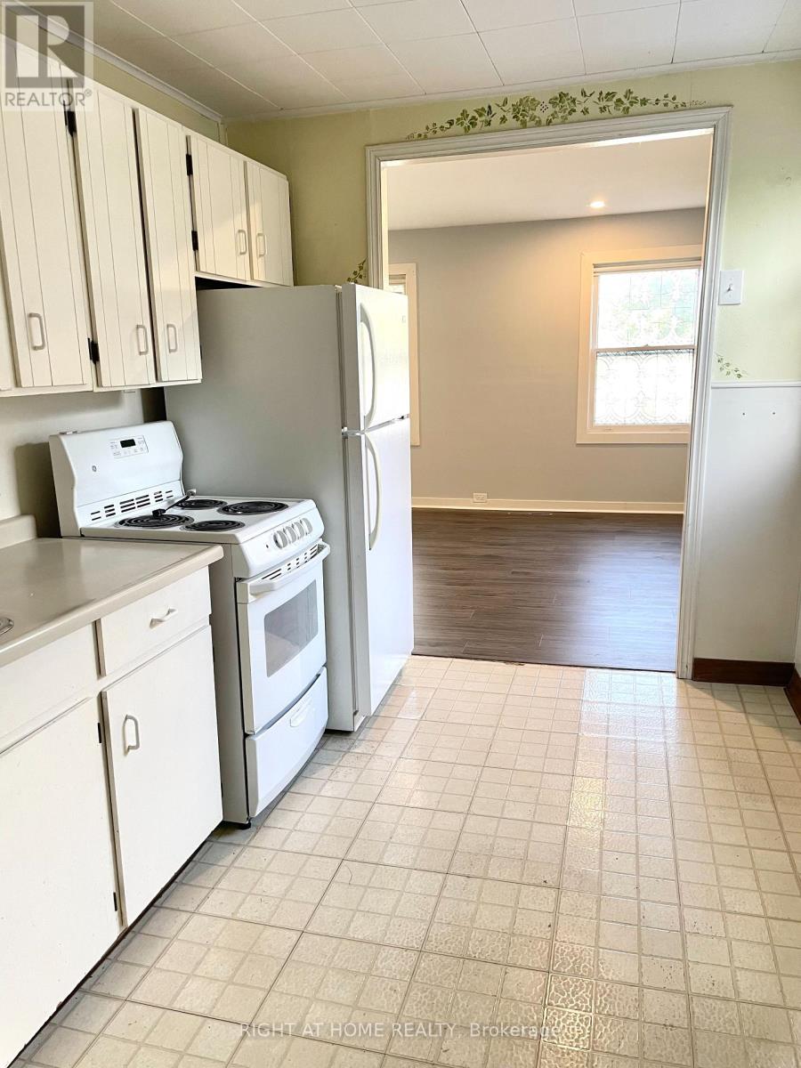 389 Lincoln Street, Welland (Lincoln/crowland), Ontario  L3B 4N6 - Photo 5 - X12402187