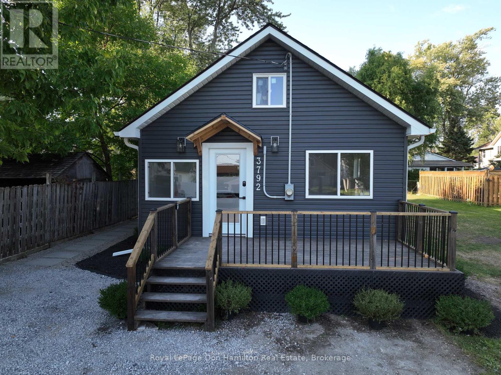 3792 Glendale Avenue, Fort Erie, Ontario  L0S 1B0 - Photo 2 - X12402214