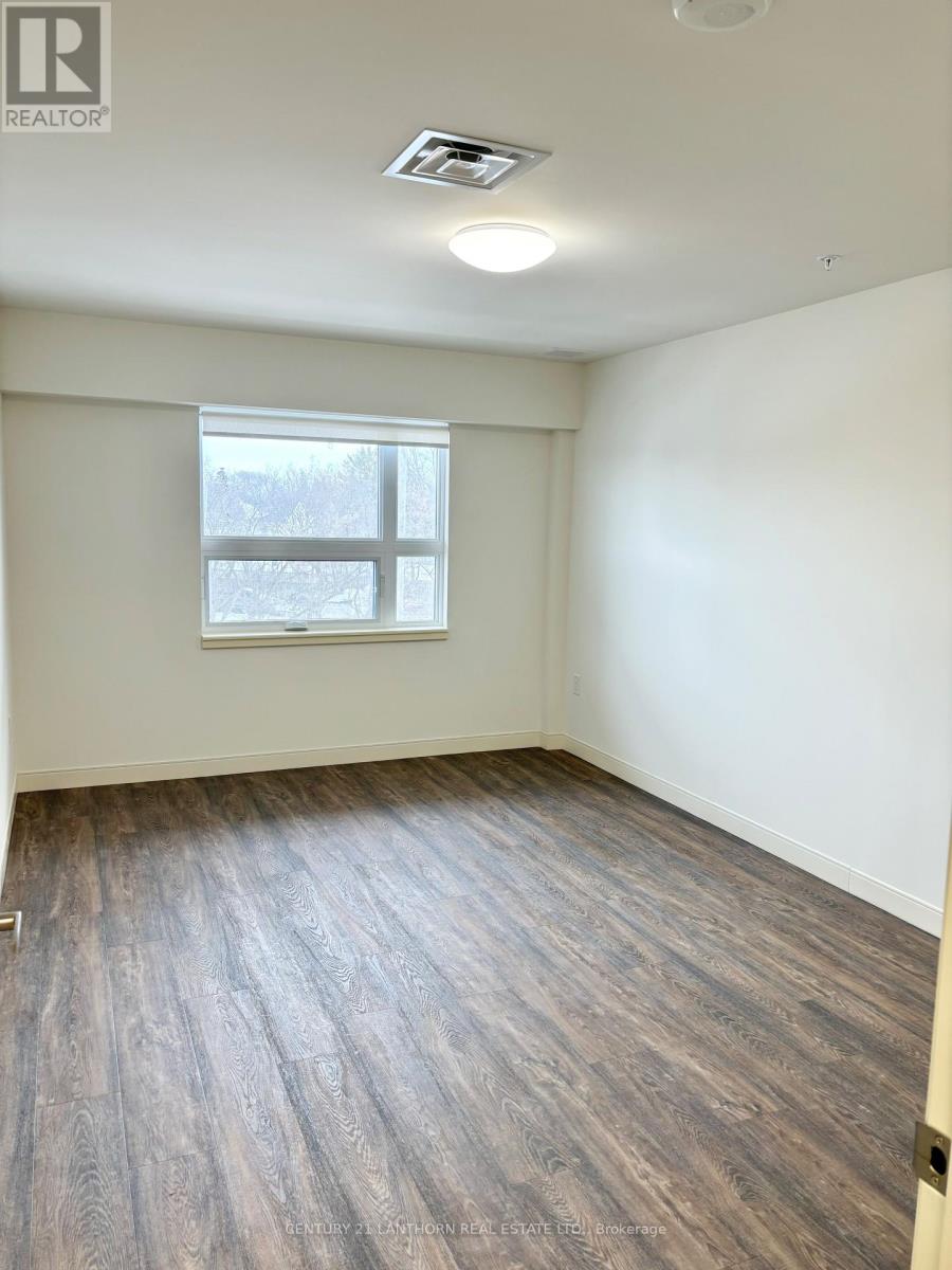 218 - 135 Station Street S, Belleville, Ontario  K8N 2S9 - Photo 5 - X12402260