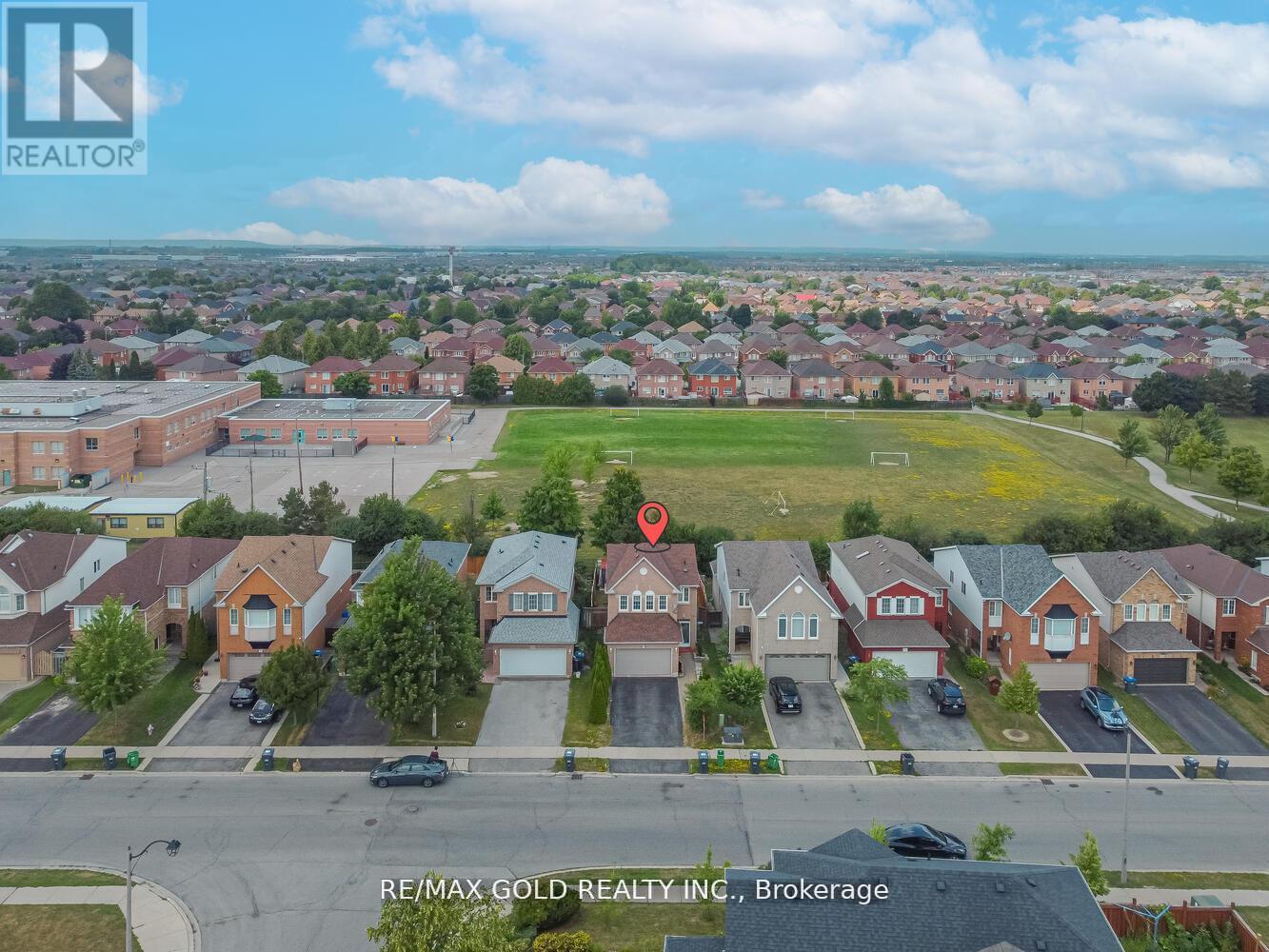 89 Black Forest Drive, Brampton, Ontario  L6R 2E6 - Photo 2 - W12383428