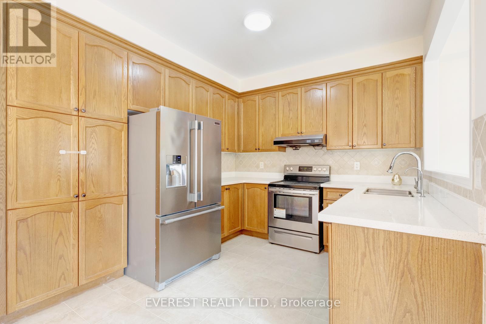 5172 Nestling Grove, Mississauga, Ontario  L5M 0L2 - Photo 13 - W12402211