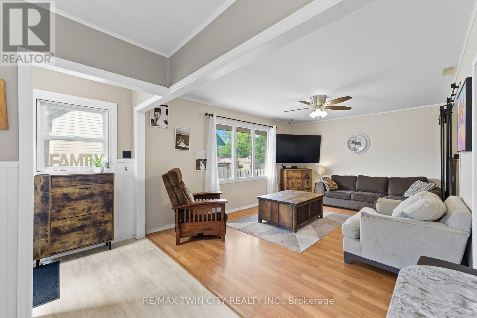 Property at 351 GRAND RIVER AVENUE image 3