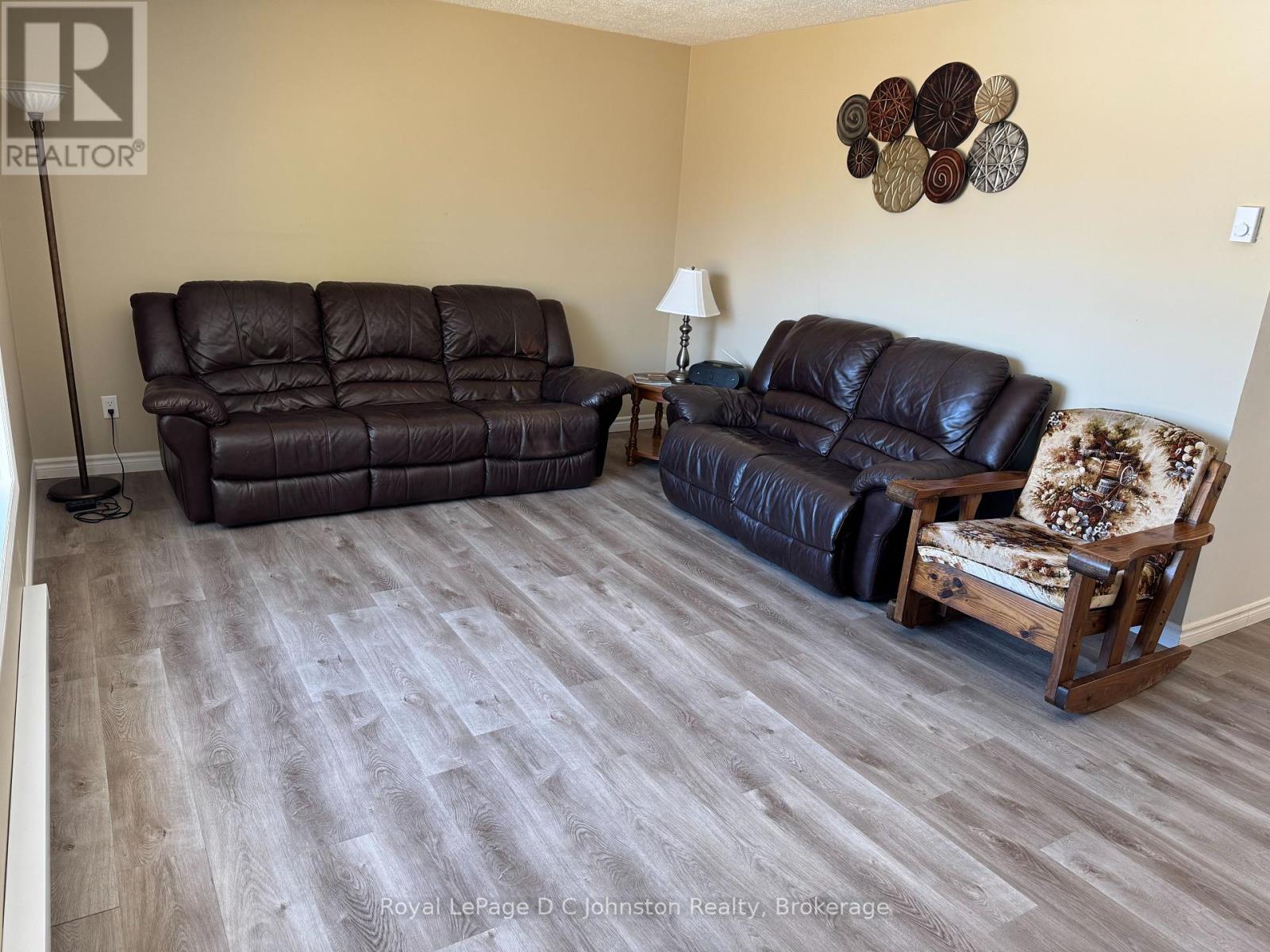 341 Palmerston Street, Saugeen Shores, Ontario  N0H 2L0 - Photo 11 - X12402246