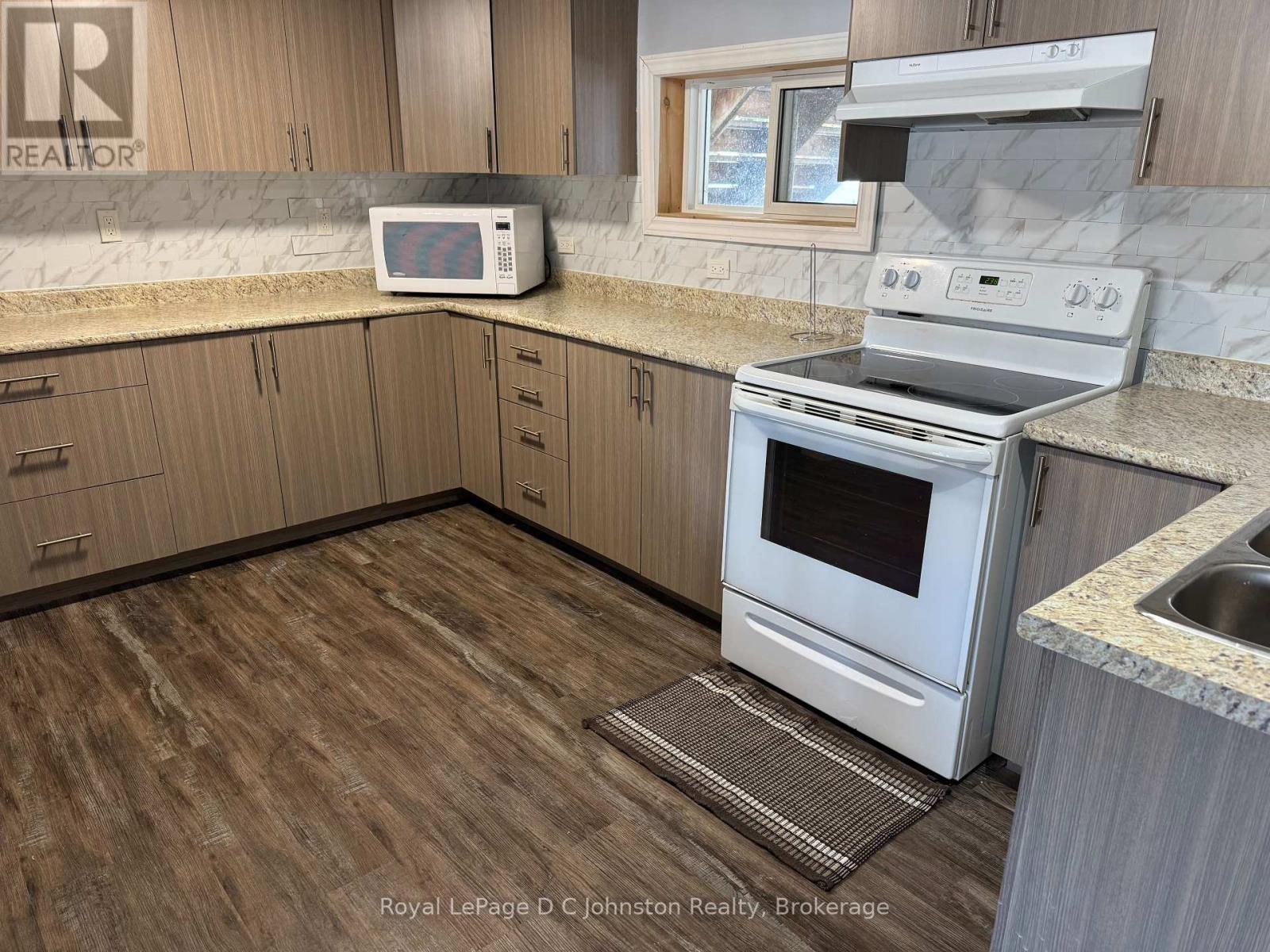 341 Palmerston Street, Saugeen Shores, Ontario  N0H 2L0 - Photo 18 - X12402246