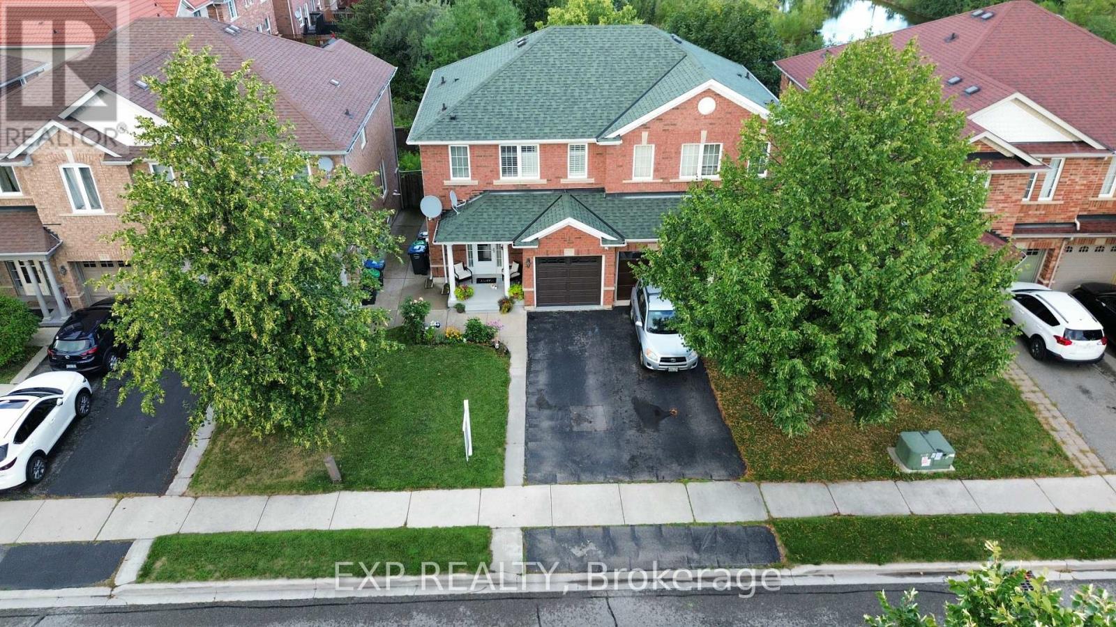 37 Farthingale Crescent, Brampton, Ontario  L7A 1S8 - Photo 2 - W12369520
