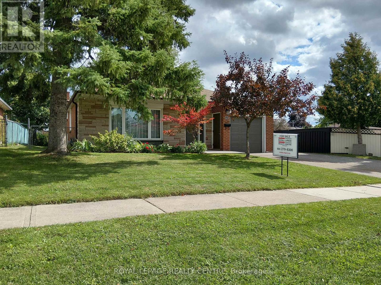 35 Aintree Crescent, Brampton, Ontario  L6T 2T2 - Photo 3 - W12373347