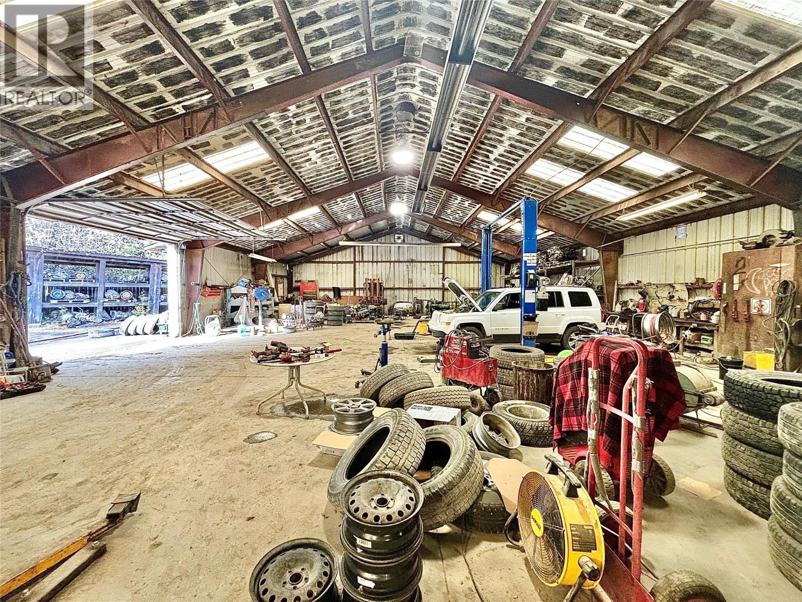 4751 5th Avenue Sw, Salmon Arm, British Columbia  V1E 2Y9 - Photo 13 - 10359615