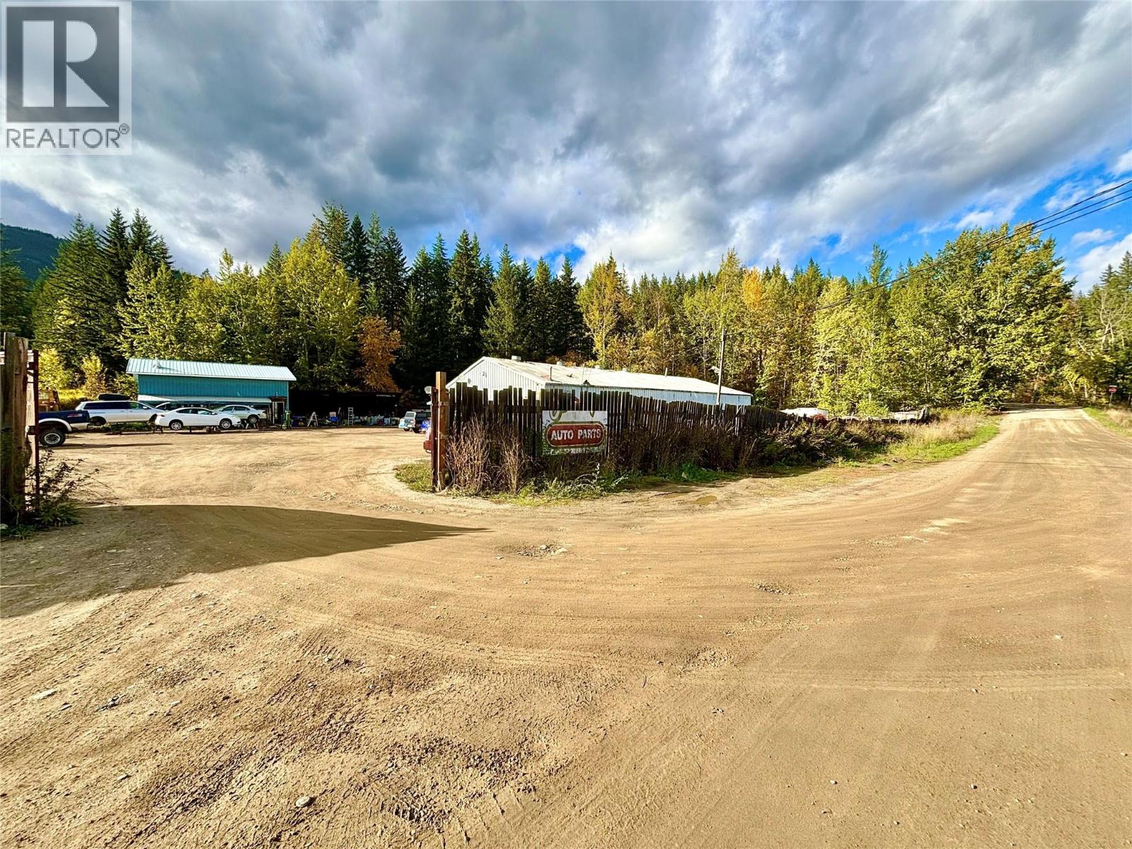 4751 5th Avenue Sw, Salmon Arm, British Columbia  V1E 2Y9 - Photo 8 - 10359615