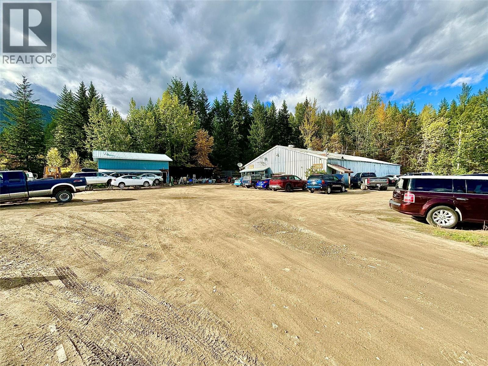 4751 5th Avenue Sw, Salmon Arm, British Columbia  V1E 2Y9 - Photo 9 - 10359615