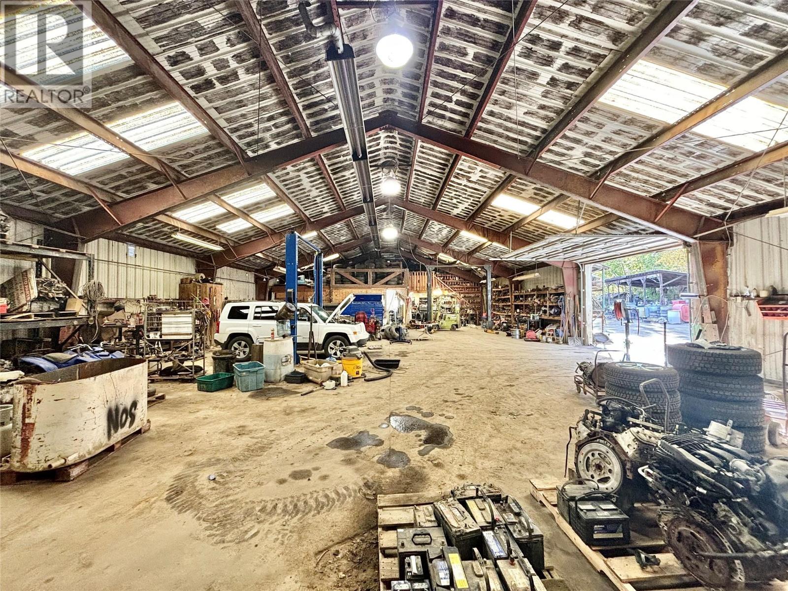 4751 5th Avenue Sw, Salmon Arm, British Columbia  V1E 2Y9 - Photo 14 - 10359615