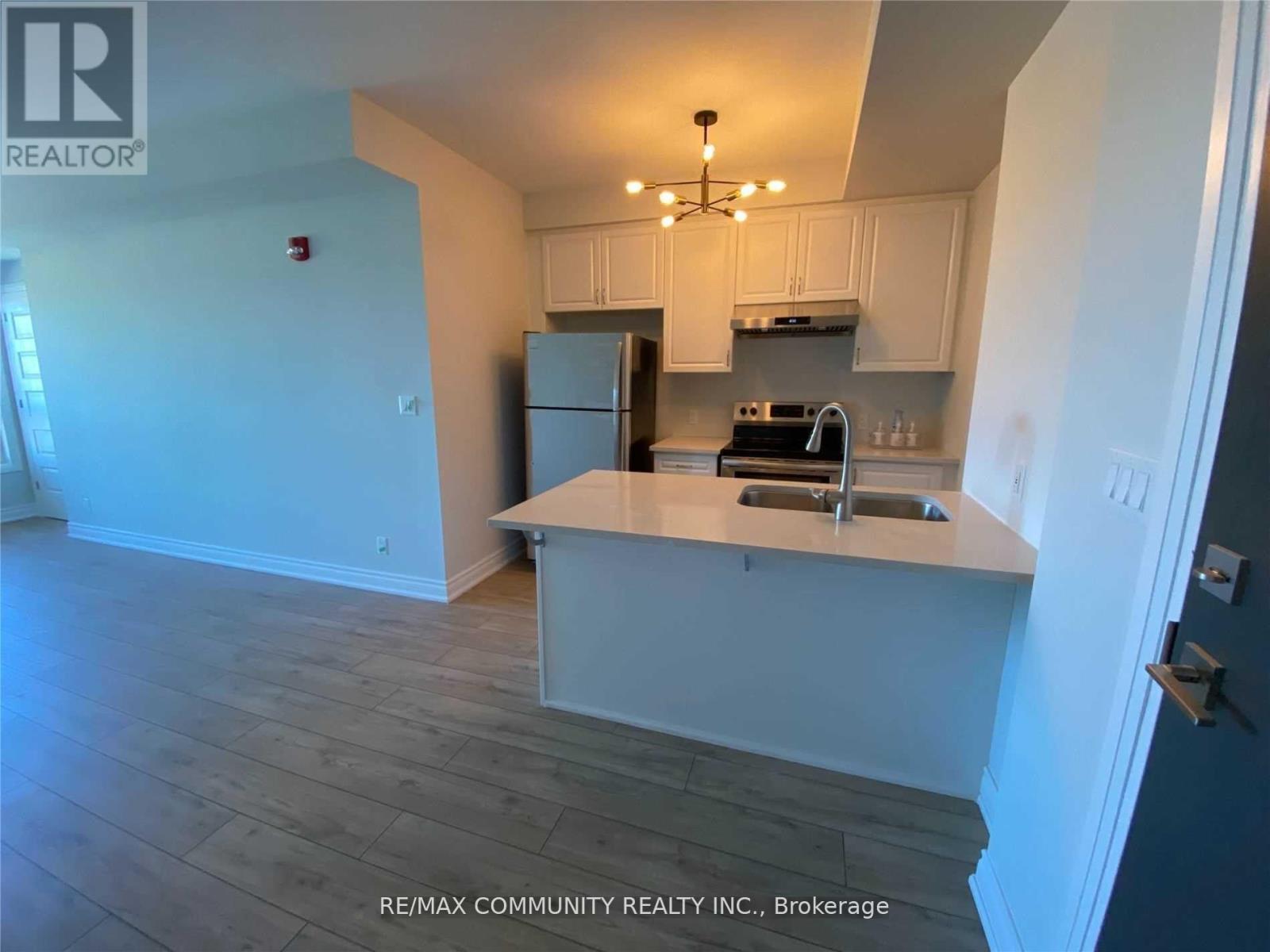 413 - 58 Adam Sellers Street E, Markham, Ontario  L6B 1P5 - Photo 4 - N12402267