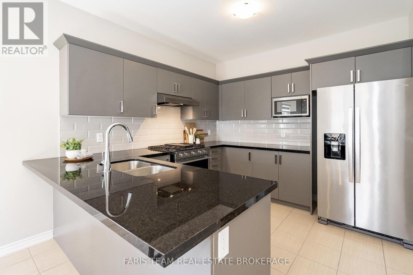 Property at 227 MOWAT STREET N image 5
