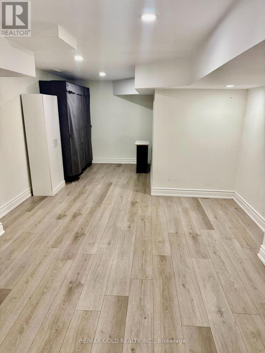 14 Divers Road, Brampton, Ontario  L7A 5C8 - Photo 8 - W12402232