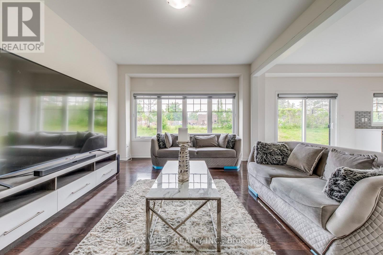 286 Danny Wheeler Boulevard, Georgina, Ontario  L4P 0J9 - Photo 10 - N12402278