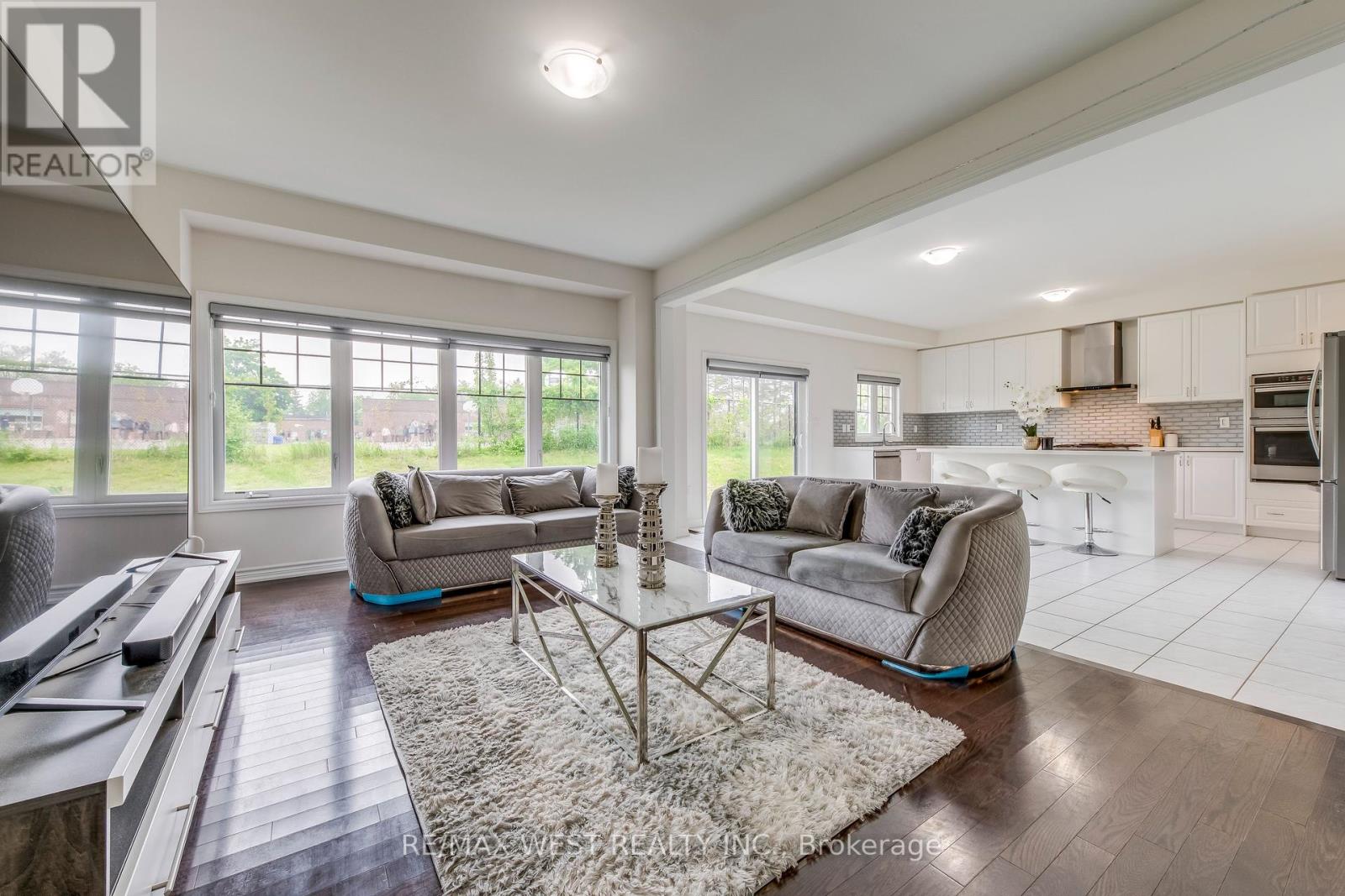 286 Danny Wheeler Boulevard, Georgina, Ontario  L4P 0J9 - Photo 11 - N12402278