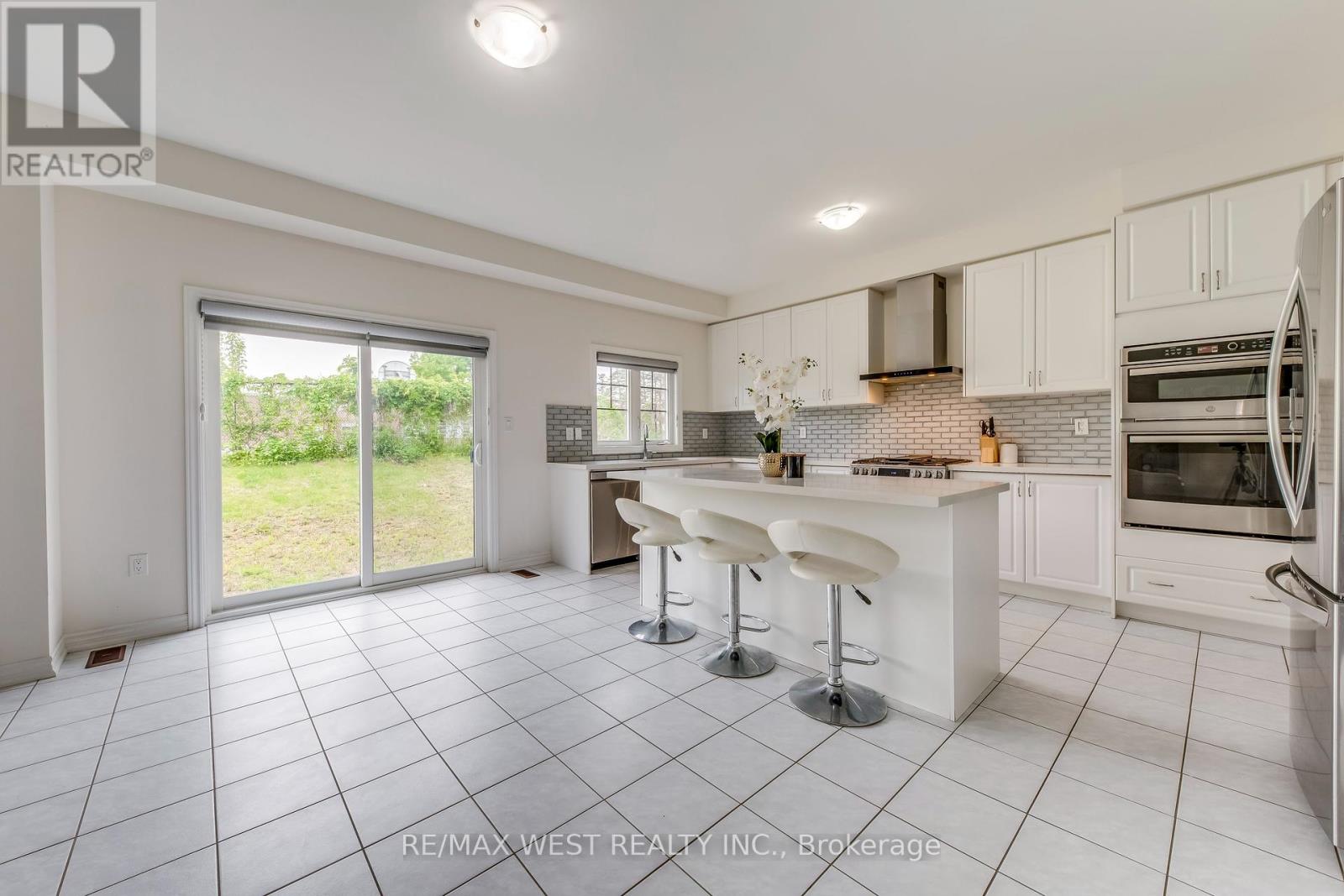 286 Danny Wheeler Boulevard, Georgina, Ontario  L4P 0J9 - Photo 16 - N12402278