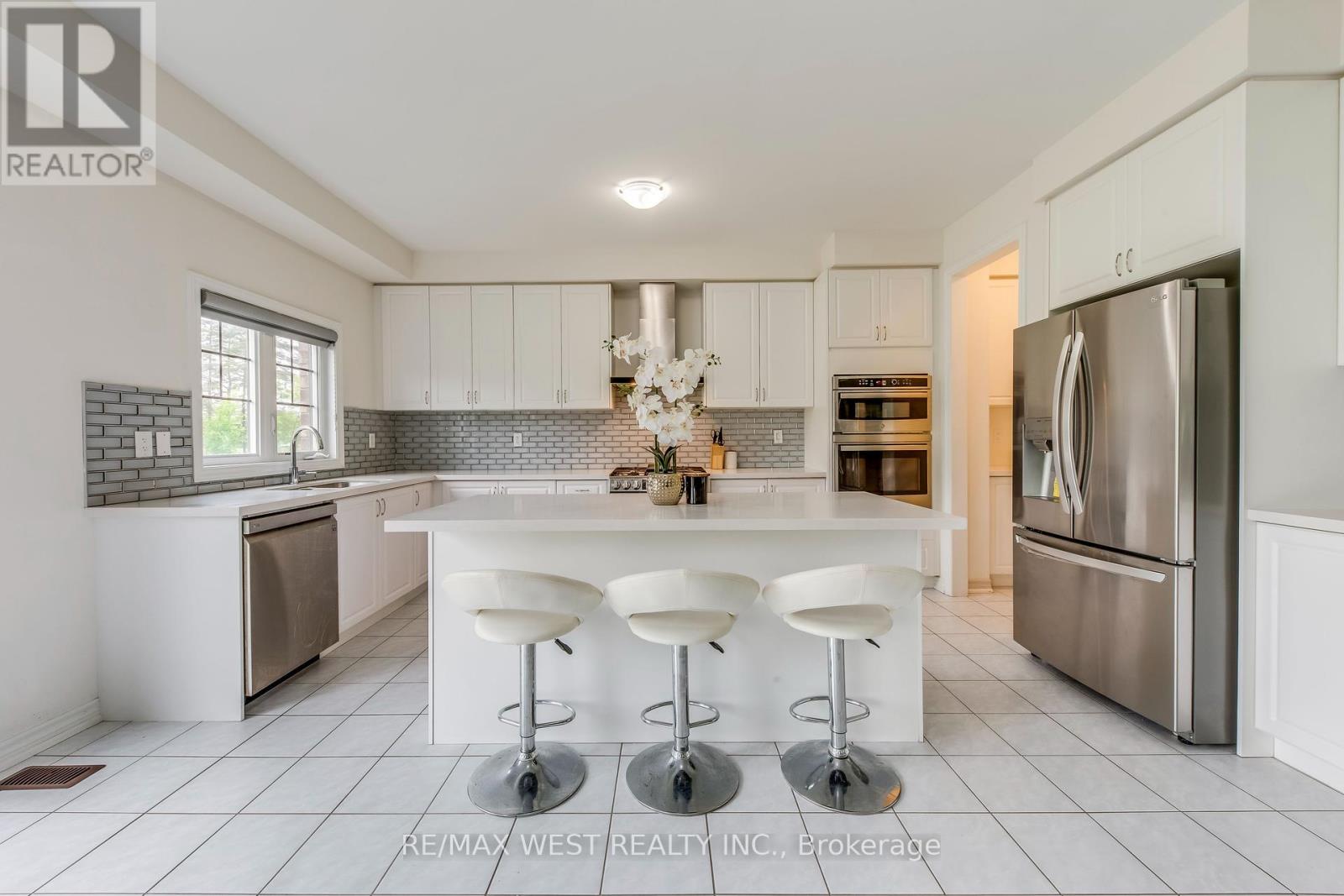 286 Danny Wheeler Boulevard, Georgina, Ontario  L4P 0J9 - Photo 18 - N12402278