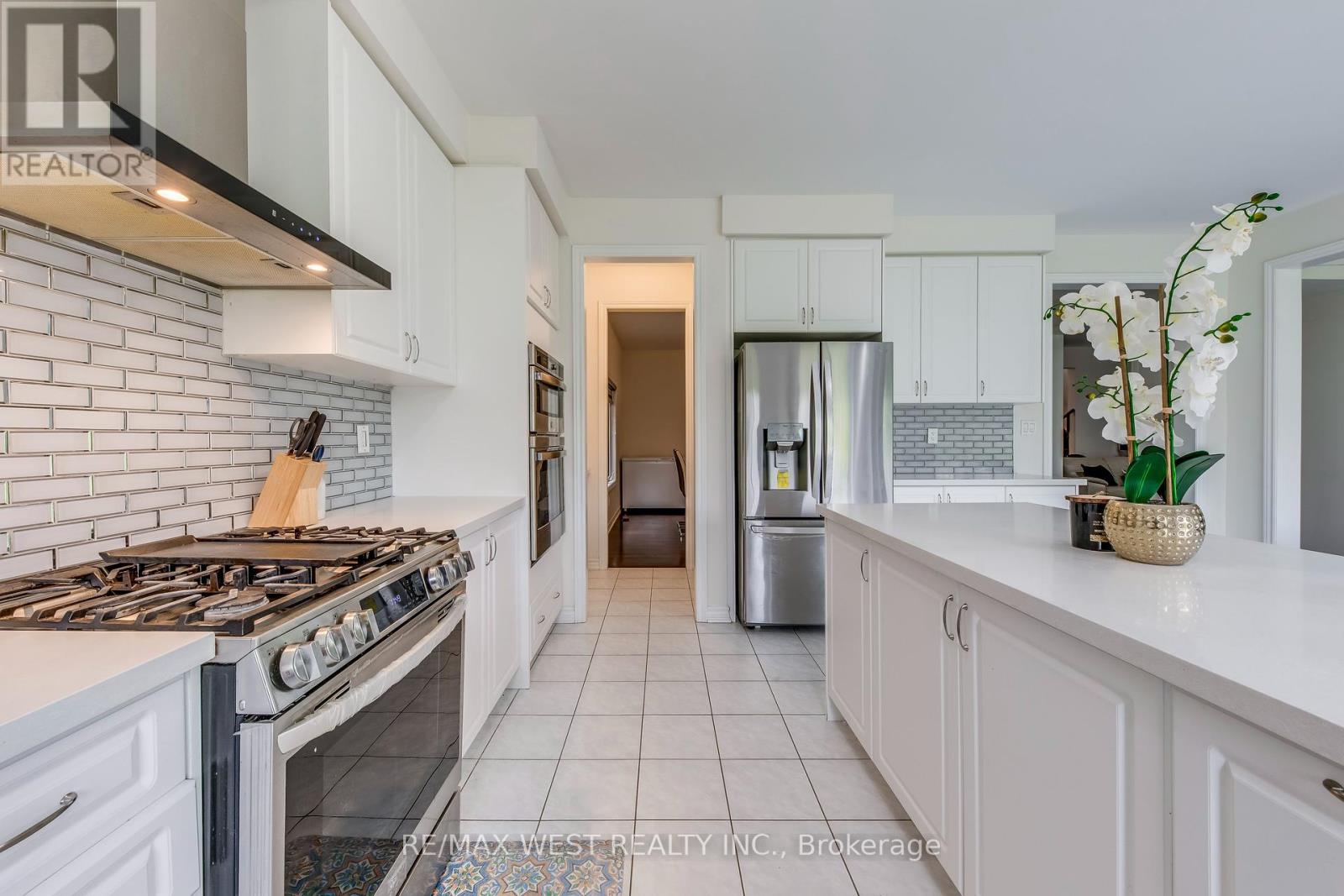 286 Danny Wheeler Boulevard, Georgina, Ontario  L4P 0J9 - Photo 22 - N12402278