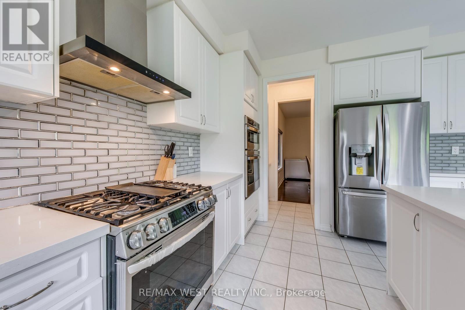 286 Danny Wheeler Boulevard, Georgina, Ontario  L4P 0J9 - Photo 23 - N12402278