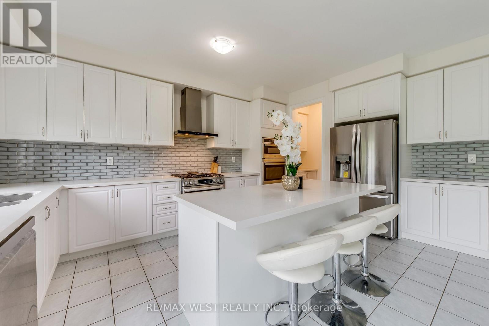 286 Danny Wheeler Boulevard, Georgina, Ontario  L4P 0J9 - Photo 25 - N12402278