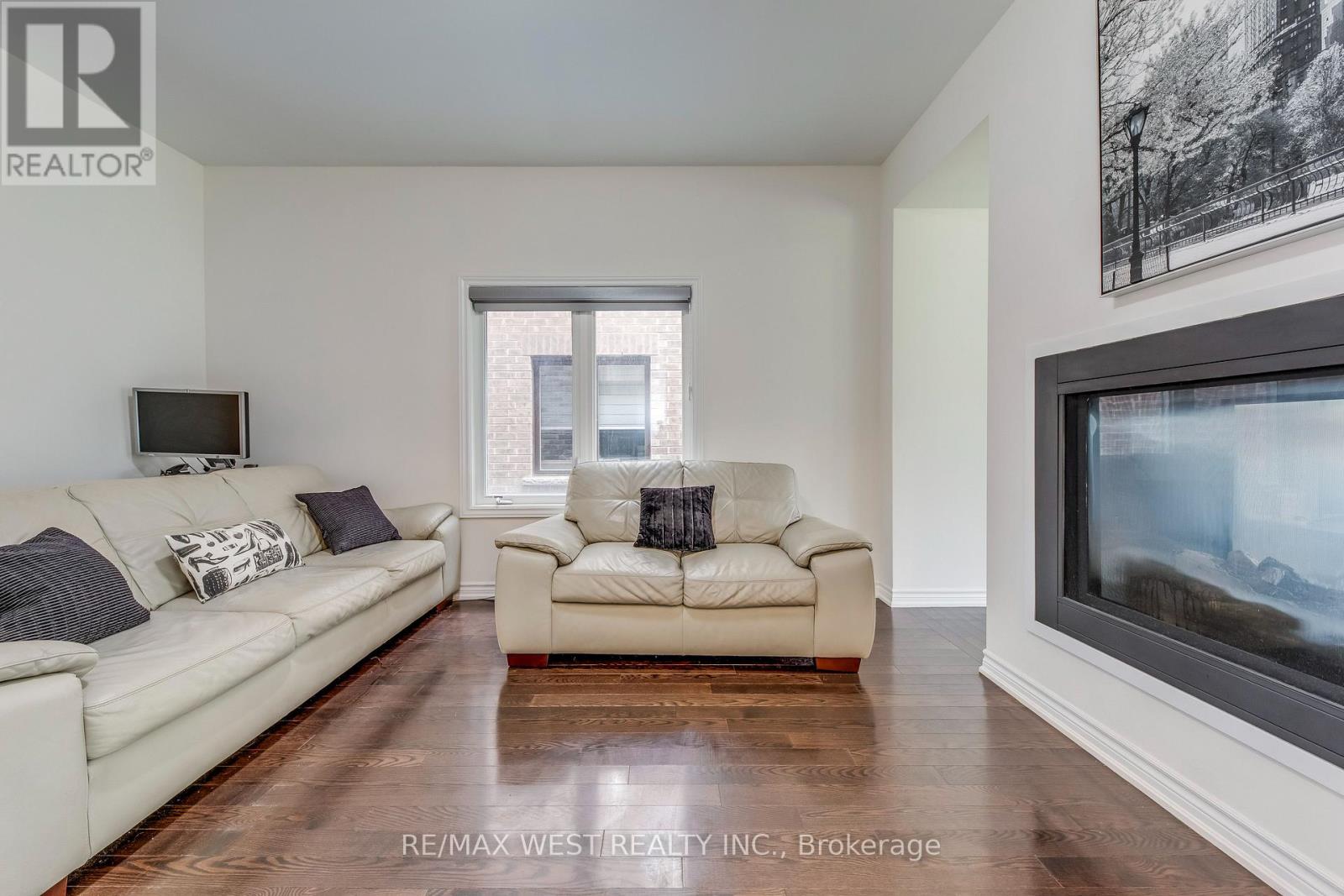 286 Danny Wheeler Boulevard, Georgina, Ontario  L4P 0J9 - Photo 6 - N12402278