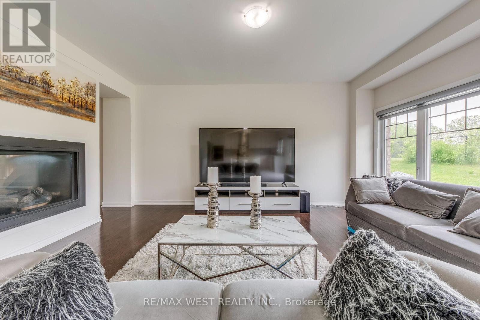 286 Danny Wheeler Boulevard, Georgina, Ontario  L4P 0J9 - Photo 9 - N12402278