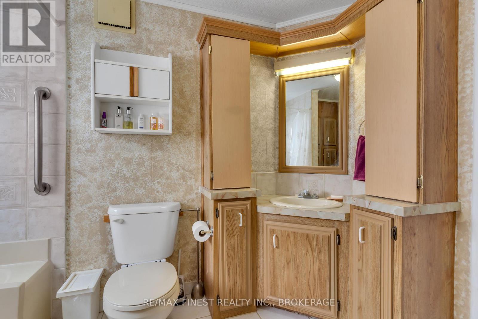 7 Cedar Street, Greater Napanee, Ontario  K7R 3L1 - Photo 22 - X12332296