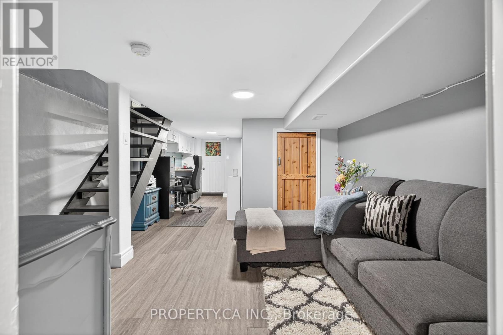 358 Mcroberts Avenue, Toronto (Caledonia-Fairbank), Ontario  M6E 4P9 - Photo 13 - W12402286