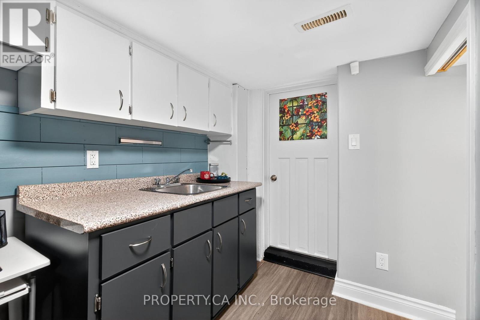 358 Mcroberts Avenue, Toronto (Caledonia-Fairbank), Ontario  M6E 4P9 - Photo 14 - W12402286