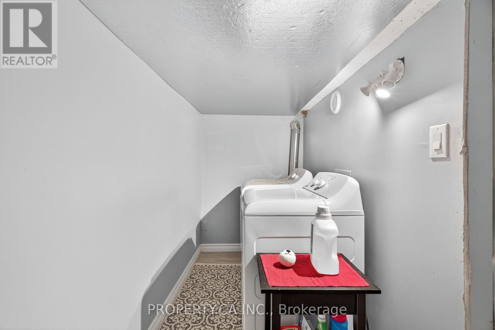 358 Mcroberts Avenue, Toronto (Caledonia-Fairbank), Ontario  M6E 4P9 - Photo 17 - W12402286