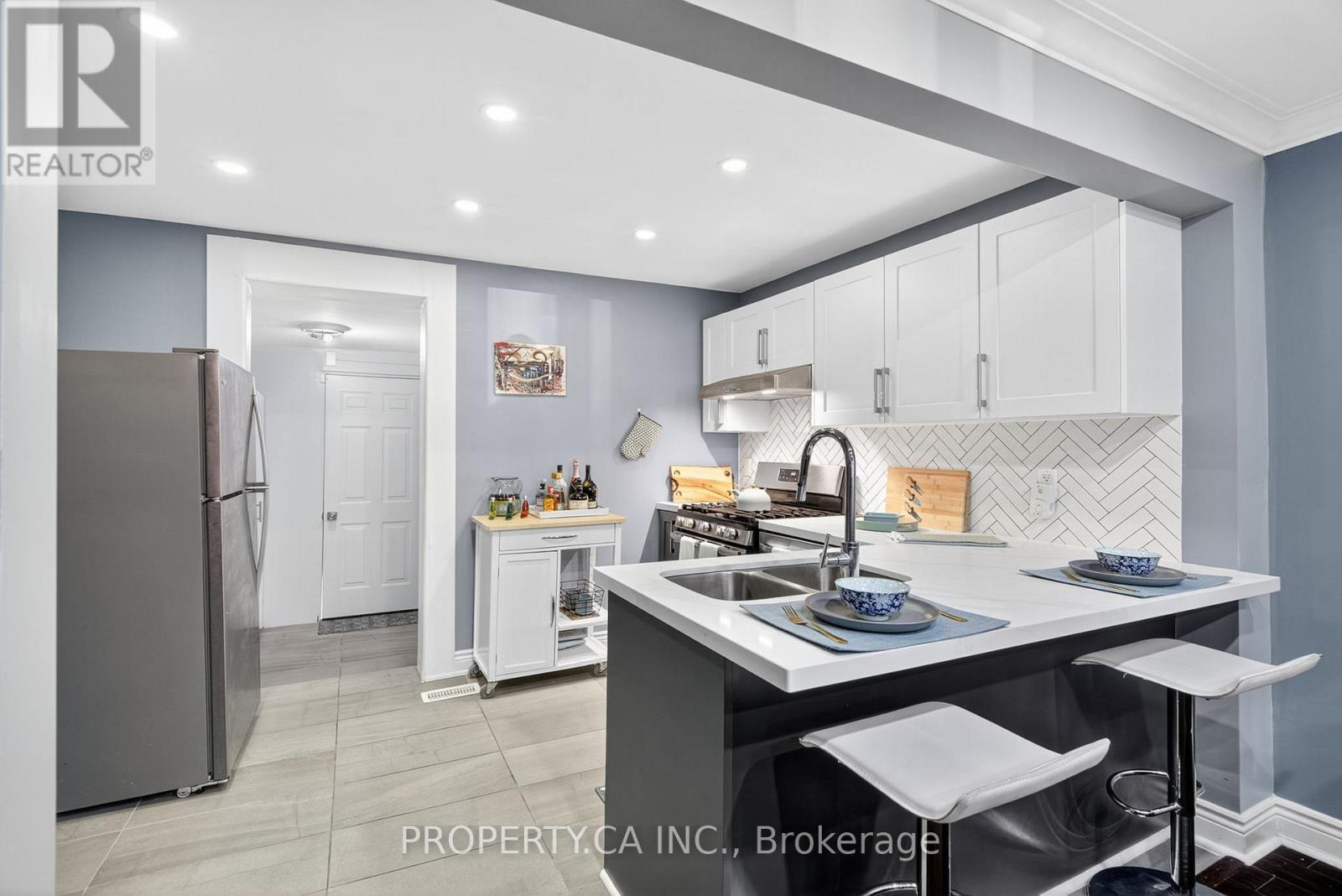 358 Mcroberts Avenue, Toronto (Caledonia-Fairbank), Ontario  M6E 4P9 - Photo 8 - W12402286