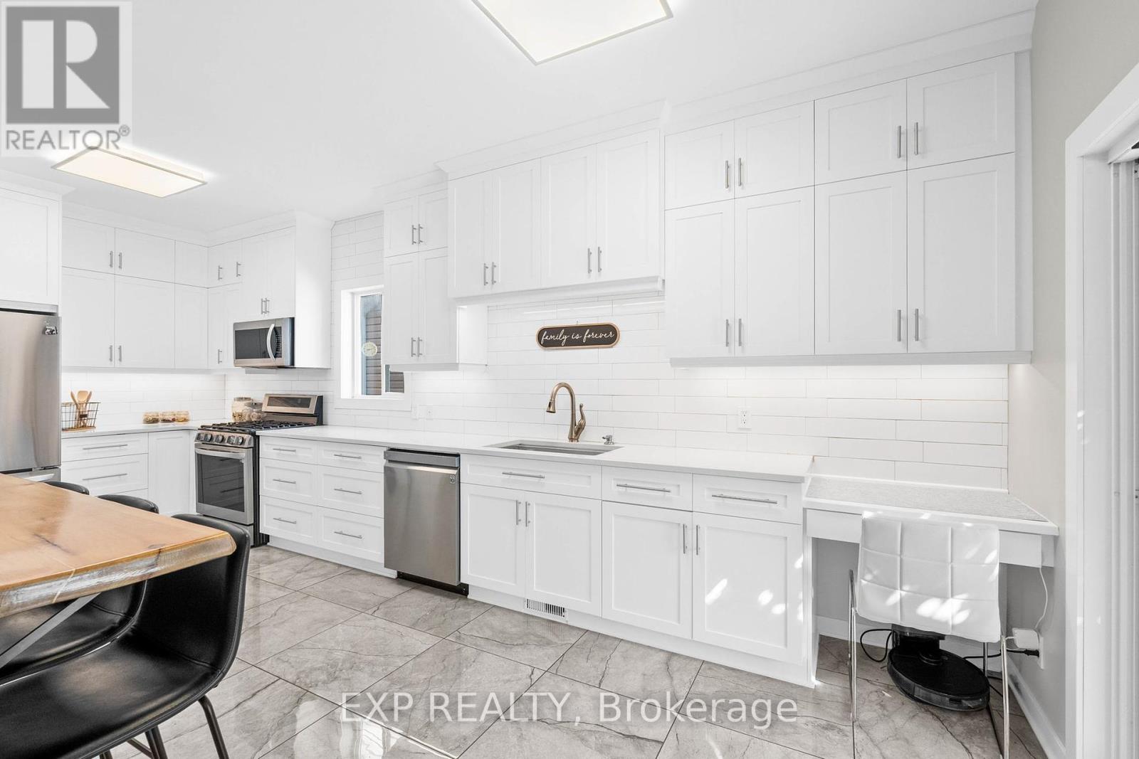 18 Golders Green Lane, Ottawa, Ontario  K2J 5C1 - Photo 16 - X12402294