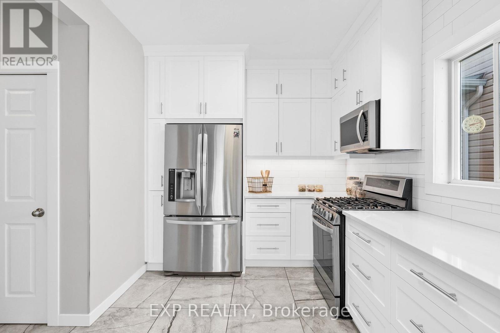 18 Golders Green Lane, Ottawa, Ontario  K2J 5C1 - Photo 19 - X12402294