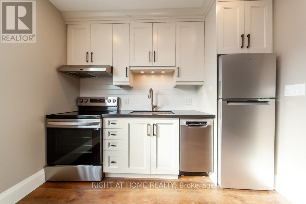 Upper - 3328 Dundas Street W, Toronto, Ontario  M6P 2A4 - Photo 15 - W12402309