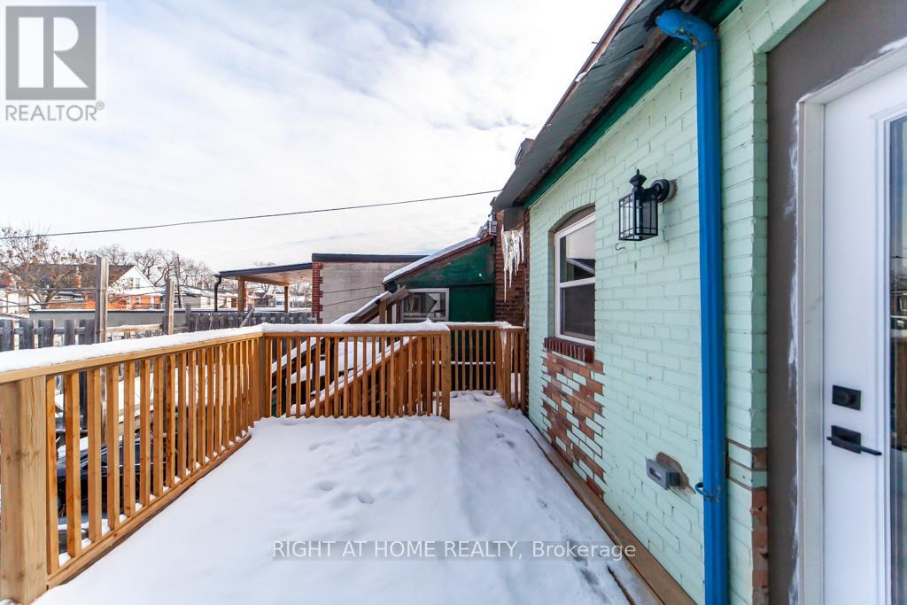 Upper - 3328 Dundas Street W, Toronto, Ontario  M6P 2A4 - Photo 25 - W12402309